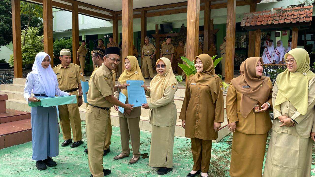 BACK TO SCHOOL SMA NEGERI 1 MOJOGEDANG